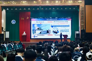 Chương trình tập huấn thu hút đông đảo sinh viên.