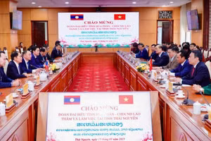 Đoàn đại biểu tỉnh Hủa Phăn thăm và làm việc tại Thái Nguyên.