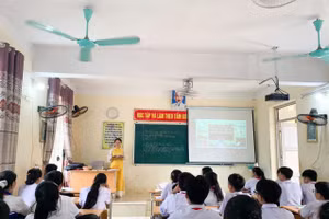 Cô Cao Thị Thu Hằng giáo viên Trường THCS Hà Lộc (Phú Thọ) chia sẻ về phòng chống tác hại của thuốc lá.