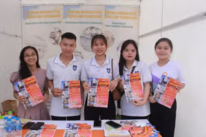 Tạo lập môi trường giúp sinh viên hội nhập.