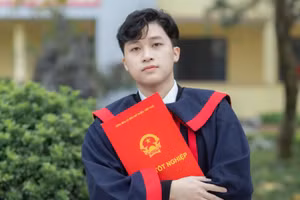 Hành trình trở thành thủ khoa trường Đại học Kinh tế Quốc dân của nam sinh Thái Nguyên.