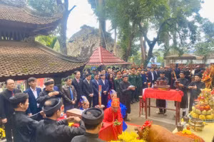 Đền Đuổm rộn ràng Lễ hội Xuân.