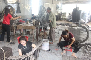 Mô hình đan lát tại xã Phú Thịnh đã tạo việc làm cho hơn 100 lao động địa phương.