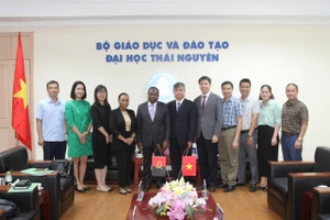 Đại sứ quán Cộng hòa Angola thăm và làm việc tại Đại học Thái Nguyên.