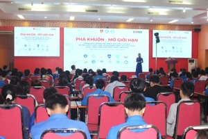 Đông đảo sinh viên tham gia chương trình.