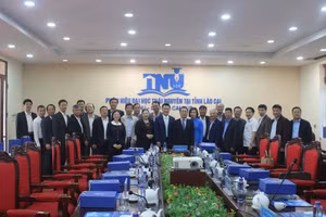 Các thành viên Hội đồng Đại học Thái Nguyên.