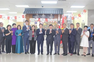 Lãnh đạo tỉnh Thái Nguyên, Đại học Thái Nguyên và tỉnh Gyeongsangbuk-do tại không gian K - Chang.