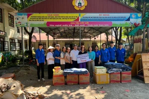 Hội Sinh viên Phân hiệu Đại học Thái Nguyên tại tỉnh Lào Cai hỗ trợ các trường học khắc phục hậu quả sau bão Yagi.