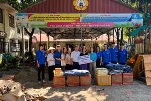 Hội Sinh viên Phân hiệu Đại học Thái Nguyên tại tỉnh Lào Cai hỗ trợ các trường học khắc phục hậu quả sau bão Yagi.