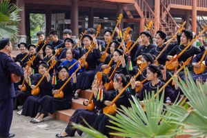 Câu lạc bộ (CLB) hát then, đàn tính đang trở thành điểm sáng, thu hút gần 100 học sinh tham gia.