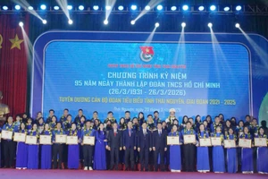 Các cá nhân được tuyên dương tại buổi lễ.