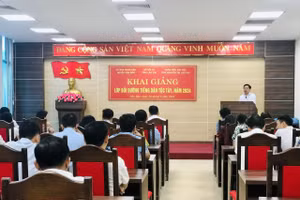 Bồi dưỡng chương trình tiếng Tày giao tiếp trên địa bàn Lào Cai.