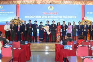 Ban Chấp hành Công đoàn Đại học Thái Nguyên khoá VII, nhiệm kỳ 2025-2030 ra mắt Đại hội.