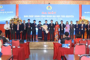 Ban Chấp hành Công đoàn Đại học Thái Nguyên khoá VII, nhiệm kỳ 2025-2030 ra mắt Đại hội.