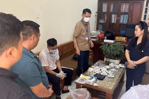 Các cơ quan chức năng làm việc tại Trường Mầm non Hoà Bình, xã Văn Lăng, tỉnh Thái Nguyên.