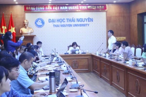 TS Nguyễn Hồng Liên, Phó Giám đốc Đại học Thái Nguyên chủ trì Hội nghị.