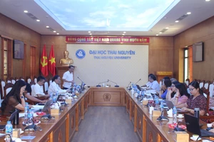 Các đại biểu trao đổi ý kiến tại Hội thảo.