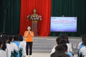 Đại diện Công ty Núi Pháo phát biểu tại chương trình..