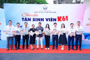 Trường Đại học Kỹ thuật Công nghiệp (ĐH Thái Nguyên) đón tân sinh viên.