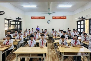 Tại xã Phú Lương, các trường học đạt chuẩn quốc gia, trang thiết bị dạy học cơ bản đáp ứng yêu cầu dạy và học.