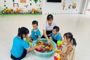 Không chỉ dừng lại ở việc xây dựng cơ sở vật chất đạt chuẩn, chất lượng giáo dục toàn diện tại hai địa phương cũng được chú trọng.