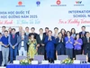 Các đại biểu chụp ảnh lưu niệm.