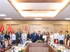 Các đại biểu chụp ảnh lưu niệm.