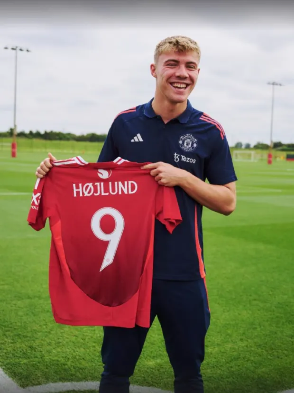 Tiểu sử cầu thủ Bobby Charlton - Huyền thoại bóng đá Anh và di sản vĩnh cửu