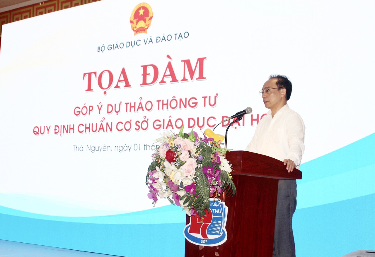 Thứ trưởng Bộ GD&ĐT Hoàng Minh Sơn phát biểu tại Toạ đàm.