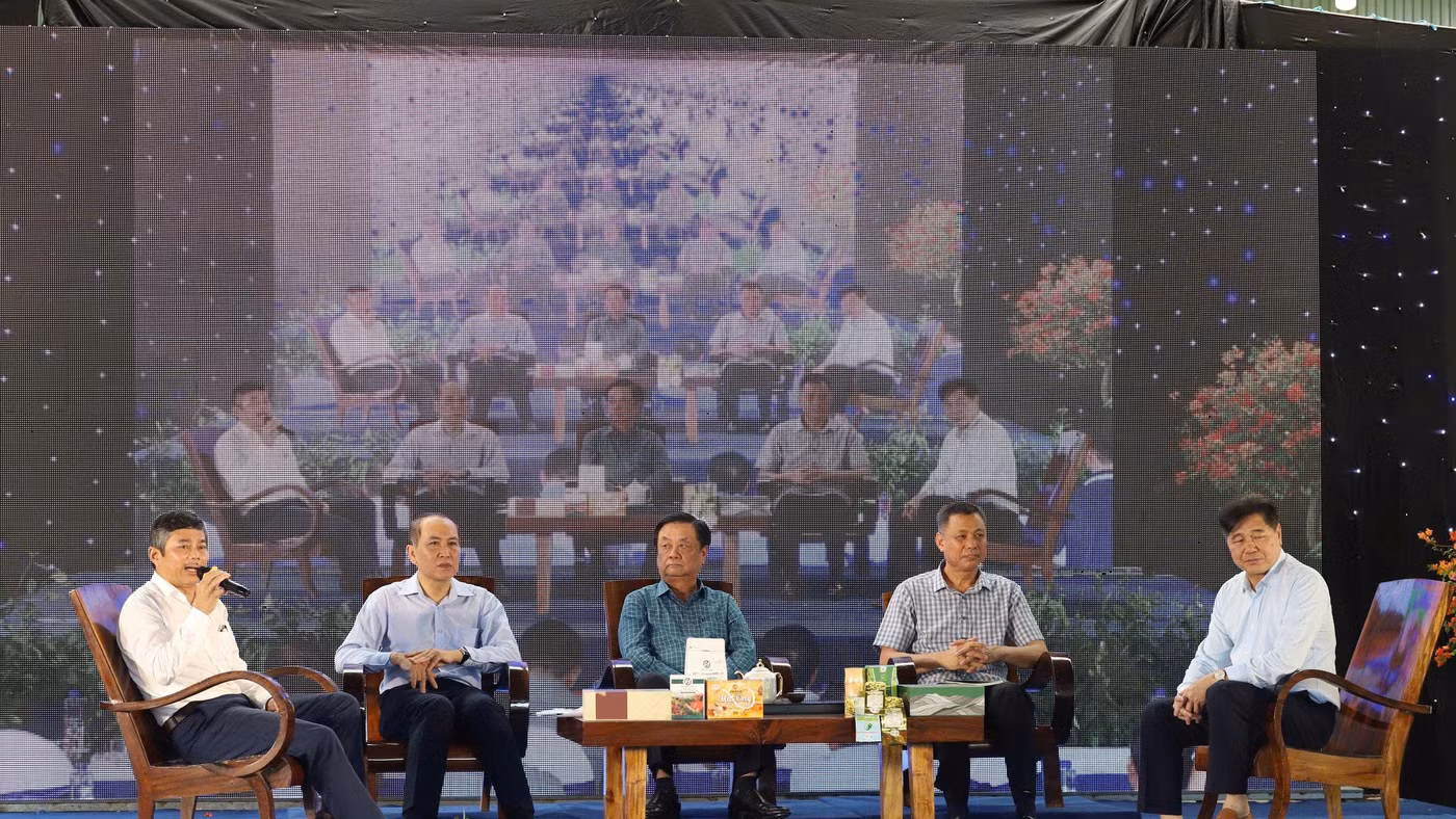 Các đại biểu trao đổi các giải pháp lan tỏa tư duy mới, cách làm mới tại buổi Toạ đàm.