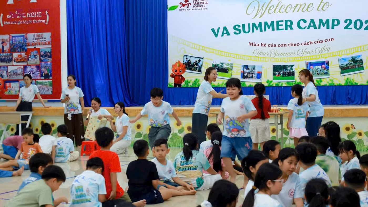 Học sinh tích cực tham gia các hoạt động trải nghiệm dịp hè tại Trường Phổ thông Việt Mỹ Cần Thơ. Ảnh: NTCC.