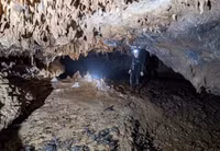 Hình ảnh hang động kì ảo giữa rừng Việt Nam trên báo nước ngoài