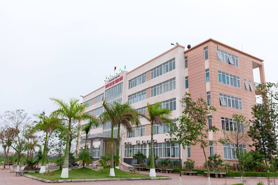 Trường Đại học Thành Đông địa chỉ tại Số 3 đường Vũ Công Đán, phường Tứ Minh, TP Hải Dương, tỉnh Hải Dương.