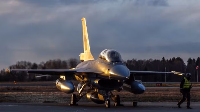 Tiêm kích F-16.
