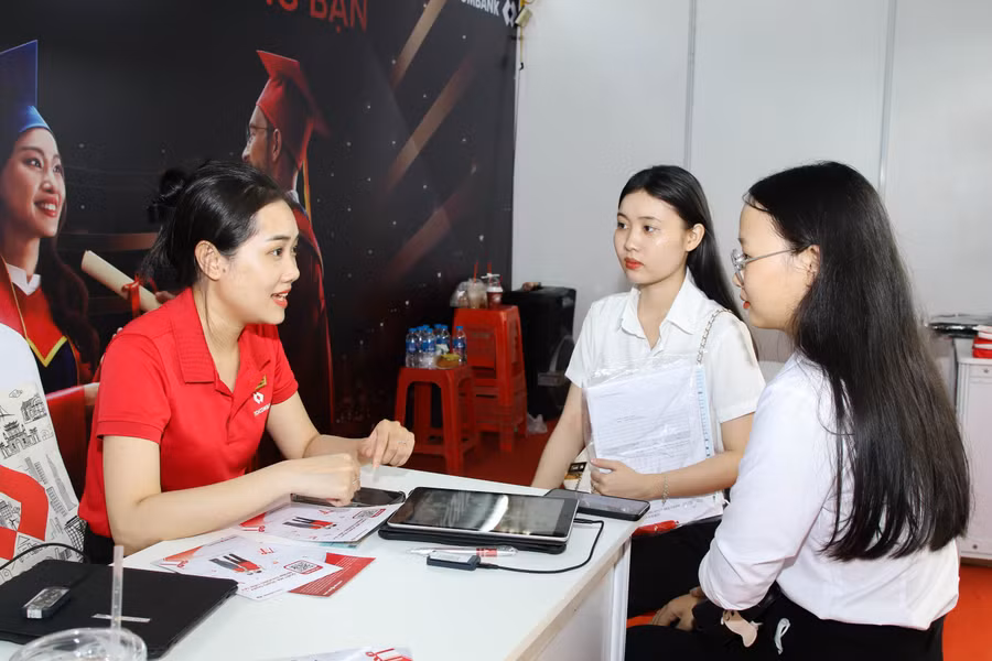 Hơn 1.500 cơ hội việc làm cho sinh viên Trường ĐH Lạc Hồng