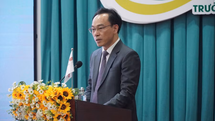 Thứ trưởng Bộ GD&ĐT Hoàng Minh Sơn phát biểu tại hội nghị.