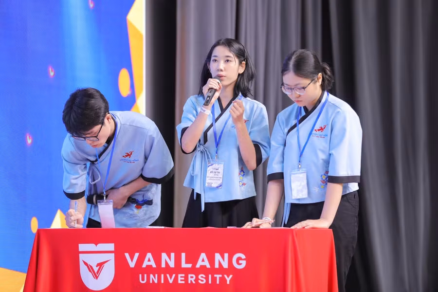 Hàng nghìn sinh viên 'cháy hết mình' tại Lễ hội chữ Hàn 2024