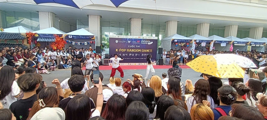 Sinh viên các trường ĐH tham dự cuộc thi K-Pop Random Dance