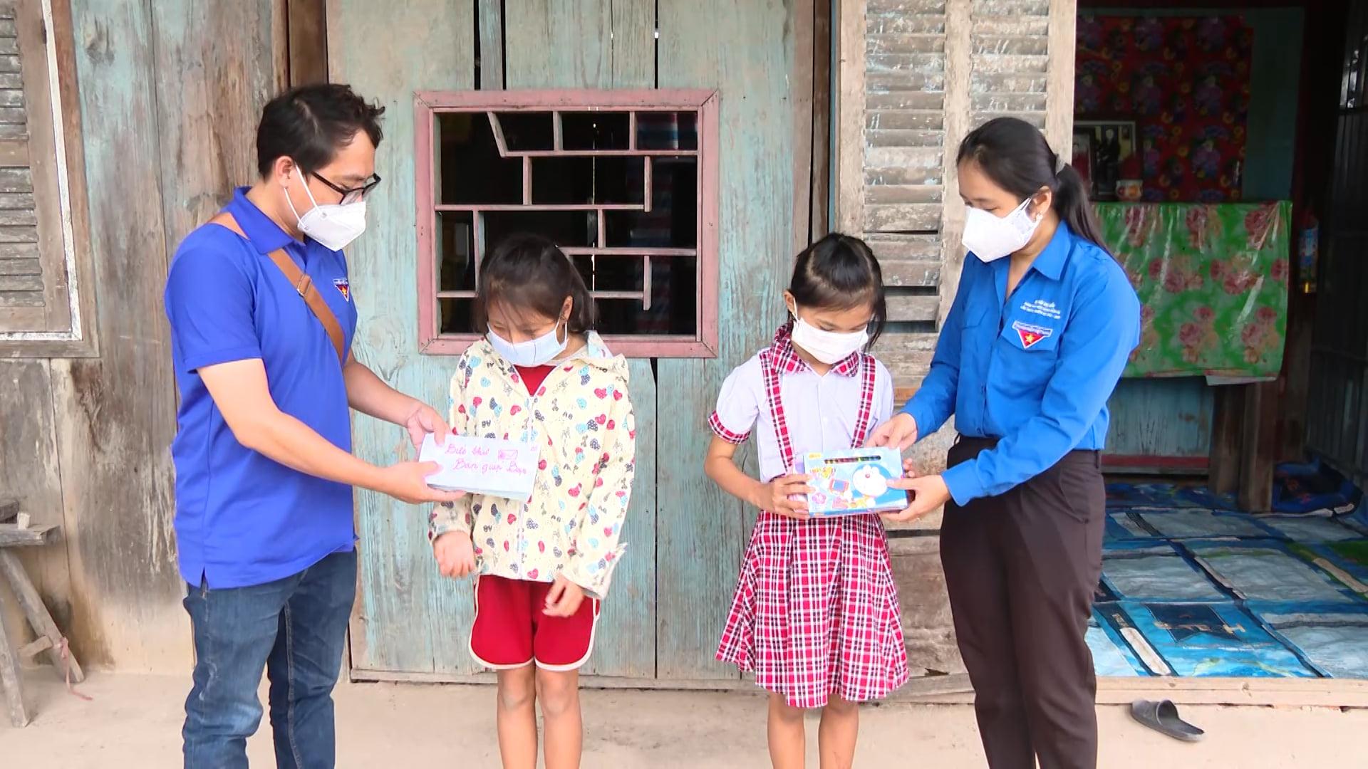 Nhà báo Trịnh Chí Hải là người tham gia chính chương trình “Bức thư bạn giúp bạn”. Nhà báo Trịnh Chí Hải là người tham gia chính chương trình “Bức thư bạn giúp bạn”.