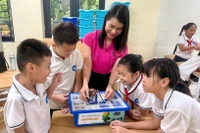 Giờ học STEM của cô và trò Trường Tiểu học Lý Thường Kiệt (Hà Nội). Ảnh: ITN