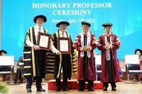 Lễ trao bằng giáo sư danh dự của Đại học Kinh tế TPHCM. Ảnh minh họa: Website nhà trường