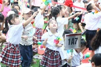 Học sinh lớp 1 Trường Tiểu học Vĩnh Tuy (Vĩnh Hưng, Hà Nội).