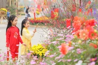 Những hoạt động phù hợp không chỉ giúp trẻ vui chơi, thư giãn mà còn góp phần giữ nhịp sinh hoạt ổn định, nuôi dưỡng cảm xúc tích cực và gắn kết tình cảm gia đình. Ảnh minh họa: ITN.