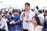 Học sinh THPT tại Hà Nội tham dự chương trình “Đối thoại, tư vấn, hướng nghiệp năm 2025”. Ảnh: ITN