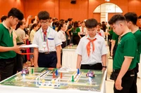 Học sinh TP Cần Thơ tham gia Cuộc thi Robothon cấp thành phố năm 2025. Ảnh: Q. Ngữ