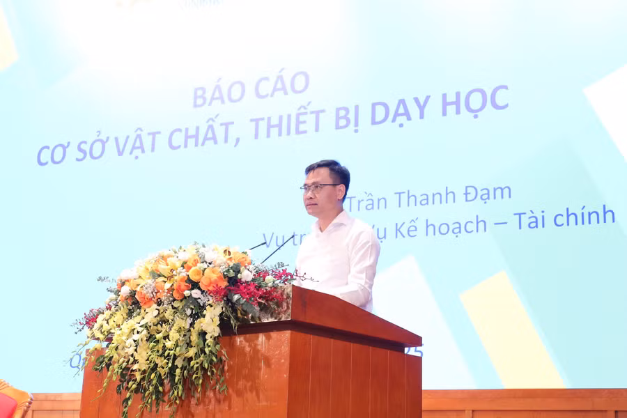 Ông Trần Thanh Đạm, Vụ trưởng Vụ Kế hoạch - Tài chính báo cáo tại hội nghị.