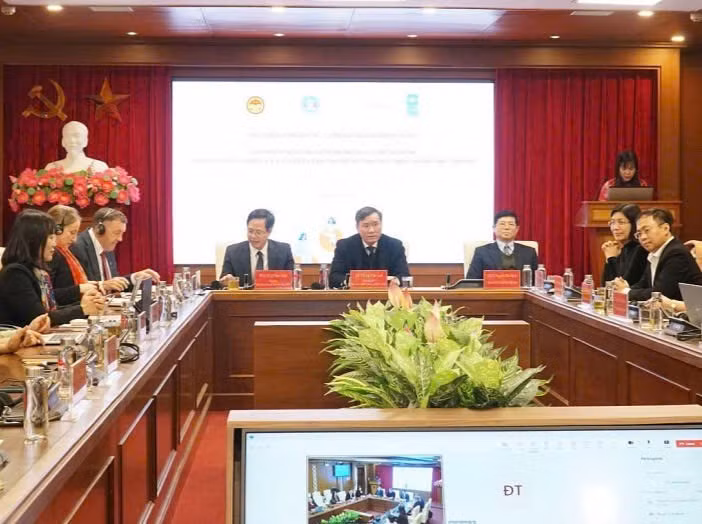 Hội thảo nhằm tìm kiếm giải pháp cho sự tham gia của cán bộ nữ vào cấp ủy Đảng các cấp.