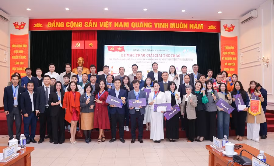 Đảng ủy Bộ GD&ĐT bế mạc giải thể thao kỷ niệm Ngày Nhà giáo Việt Nam