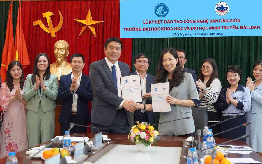 Lễ ký kết đào tạo Công nghệ bán dẫn giữa Trường Đại học Khoa học và Đại học Minh Truyền Đài Loan.