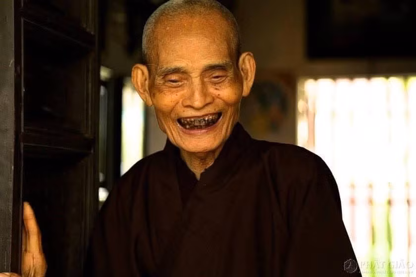 Đức Đệ Tam Pháp chủ - Đại lão Hòa thượng Thích Phổ Tuệ và nụ cười hoan hỉ. Ảnh tư liệu.